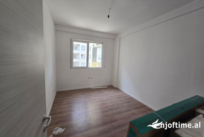 Shtepi ne shitje Apartament ne Tirane, 2+1, Mobilimi E mobiluar, Pagesa 192,000  Euro.