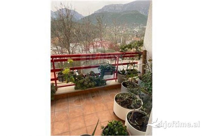 Shtepi ne shitje Apartament ne Tirane, 2+1, Mobilimi E mobiluar, Pagesa 130,000  Euro.