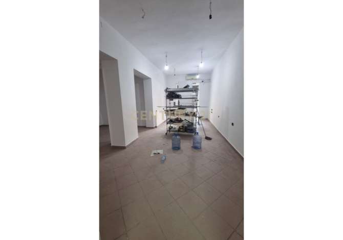 Ambient biznesi me qera 3+1 ne Tirane - 1,000 Euro