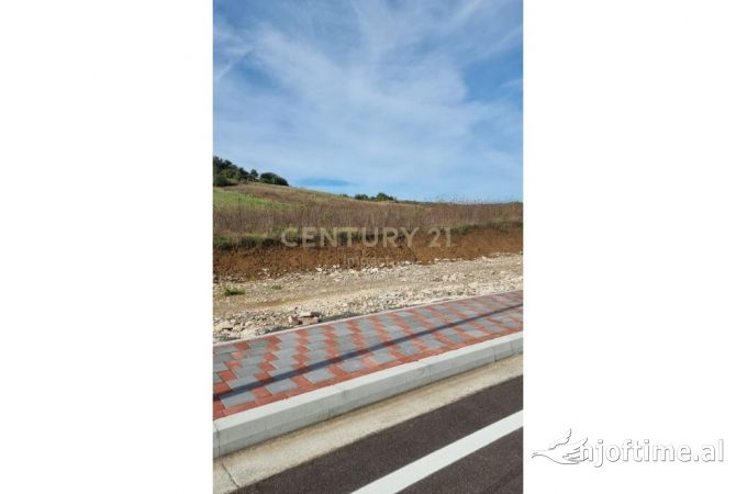 Truall ose Toke ne Tirane - 2,220,000 Euro