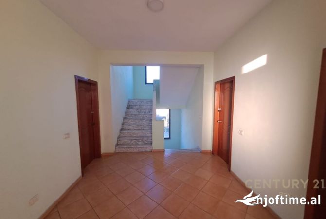 Ambiente Commerciale in Vendita 5+1 a Durazzo - 530,000 Euro