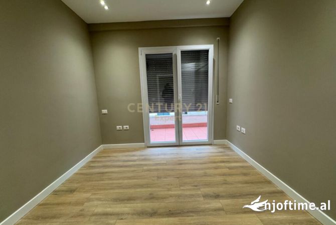 Shtepi me qera 6+1 ne Tirane - 1,300 Euro