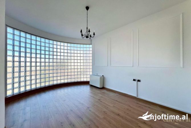 Ambient biznesi me qera 3+1 ne Tirane - 1,400 Euro
