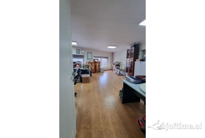Ambient biznesi ne shitje 3+1 ne Tirane - 220,000 Euro