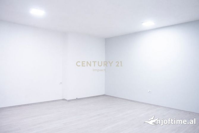 Ambient biznesi me qera 3+1 ne Tirane - 1,000 Euro
