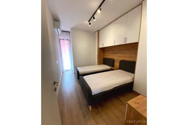Shtepi ne shitje Apartament ne Tirane, 2+1, Mobilimi E mobiluar, Pagesa 250,000  Euro.