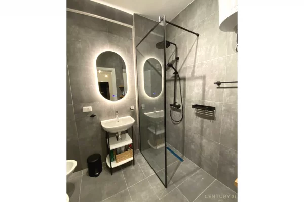 Shtepi ne shitje Apartament ne Tirane, 2+1, Mobilimi E mobiluar, Pagesa 250,000  Euro.