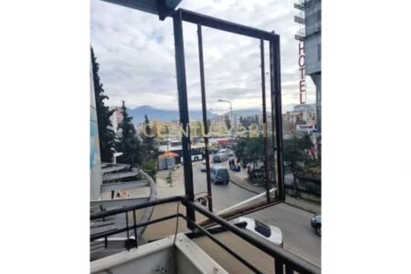 Ambient biznesi ne shitje 3+1 ne Tirane - 216,000 Euro