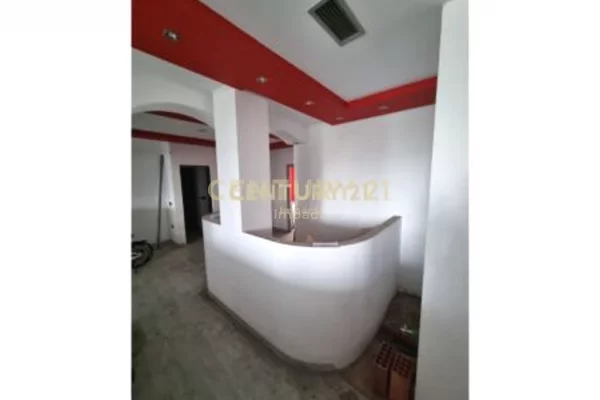 AMBJENT KOMERCIAL PER SHITJE, TEK TERMINALI PRANE CASA ITALIA 216,000 Euro