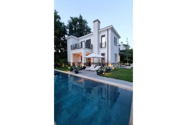 Shtepi me qera 4+1 ne Tirane - 9,000 Euro