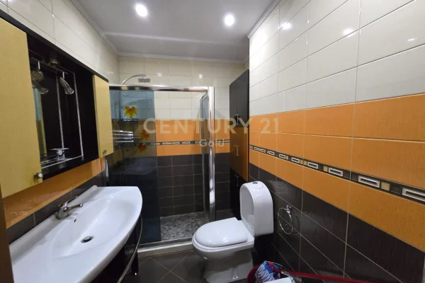 Shtepi me qera Apartament ne Tirane, 2+1, Mobilimi Pjeserisht e mobiluar, Pagesa 850  Euro.