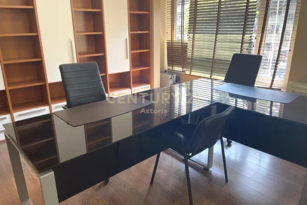 Ambient biznesi me qera 2+1 ne Tirane - 1,500 Euro