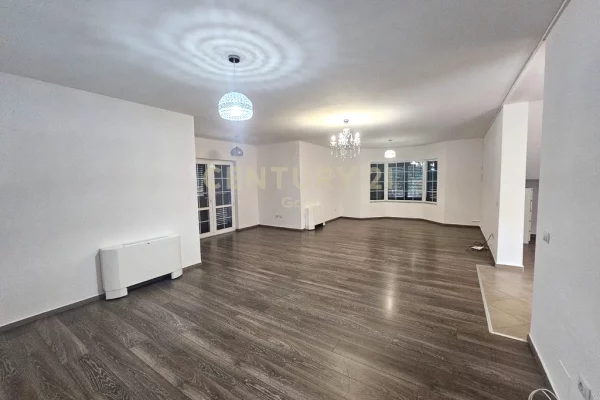 Casa in affitto 4+1 a Tirana - 2,800 Euro