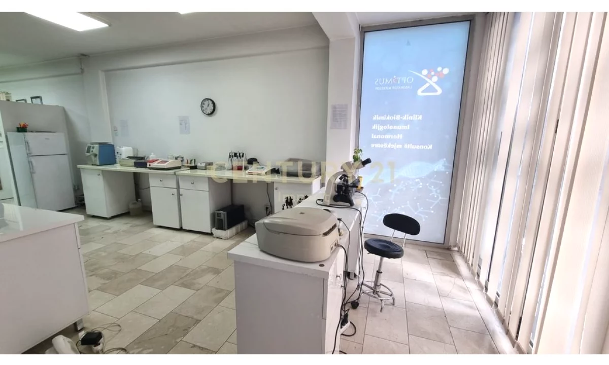 AMBJENT BIZNESI ,3 kate Me qera buze rruges DIBRES,prane QSUT, Tirane - 2100Euro! 