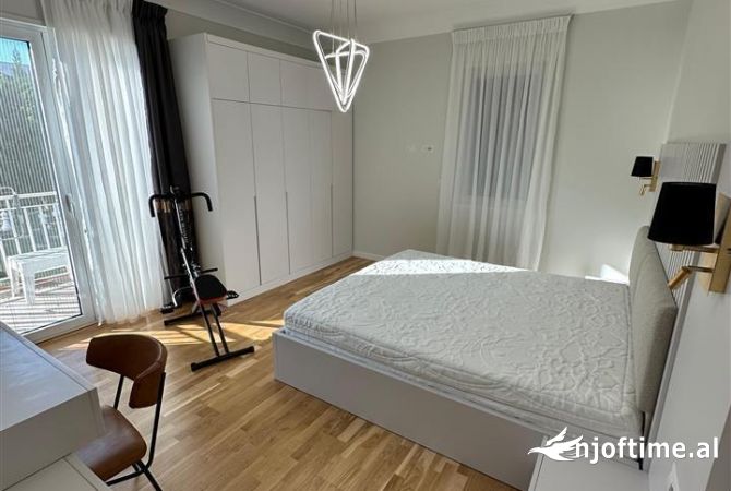 Shtepi ne shitje Apartament ne Tirane, 1+1, Mobilimi E mobiluar, Pagesa 115,000  Euro.