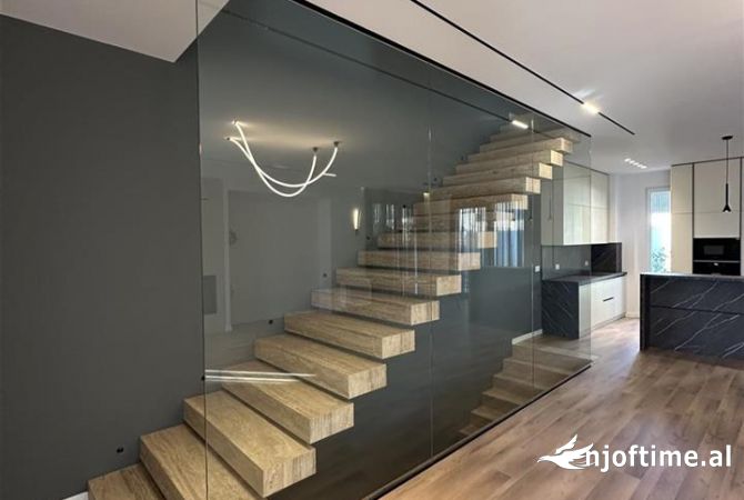 Shtepi me qera Apartament ne Tirane, 3+1, Mobilimi Pjeserisht e mobiluar, Pagesa 3,500  Euro.