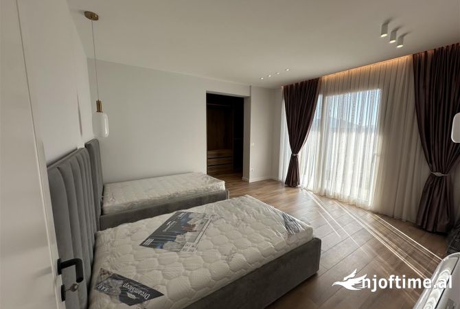 Shtepi me qera Apartament ne Tirane, 3+1, Mobilimi Pjeserisht e mobiluar, Pagesa 3,500  Euro.