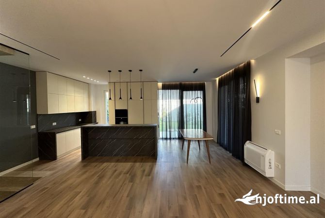 Shtepi me qera Apartament ne Tirane, 3+1, Mobilimi Pjeserisht e mobiluar, Pagesa 3,500  Euro.