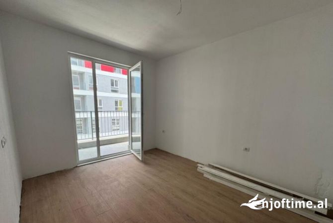Shtepi ne shitje Apartament ne Tirane, 2+1, Mobilimi Bosh, pa mobiluar, Pagesa 98,600  Euro.