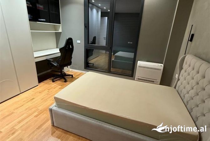Shtepi ne shitje Apartament ne Tirane, 3+1, Mobilimi Pjeserisht e mobiluar, Pagesa 416,000  Euro.