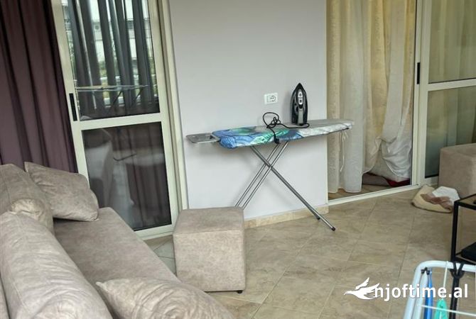 Shtepi me qera Apartament ne Tirane, 3+1, Mobilimi E mobiluar, Pagesa 800  Euro.