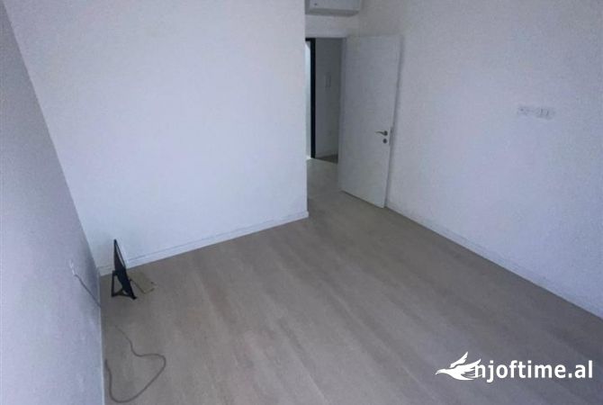 Ambient biznesi me qera 3+1 ne Tirane - 750 Euro