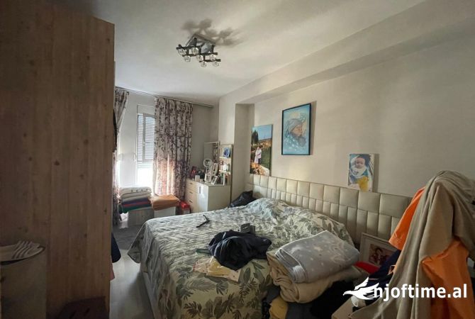 Shtepi ne shitje Apartament ne Tirane, 2+1, Mobilimi E mobiluar, Pagesa 141,000  Euro.