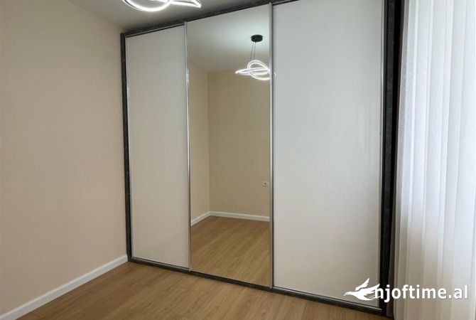 Shtepi ne shitje Apartament ne Tirane, 2+1, Mobilimi E mobiluar, Pagesa 143,000  Euro.