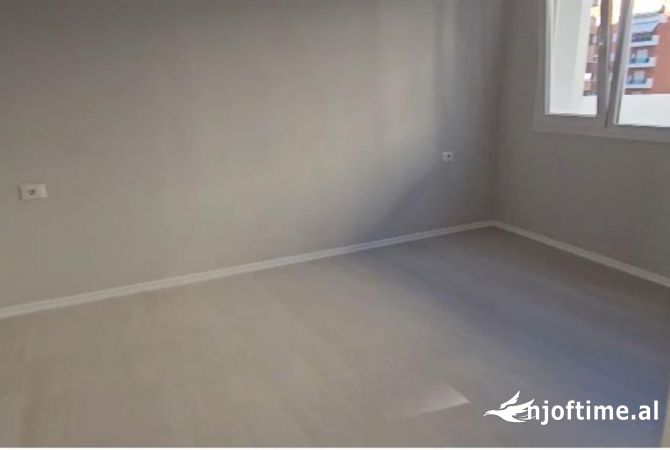 Ambient biznesi me qera 2+1 ne Tirane - 620 Euro