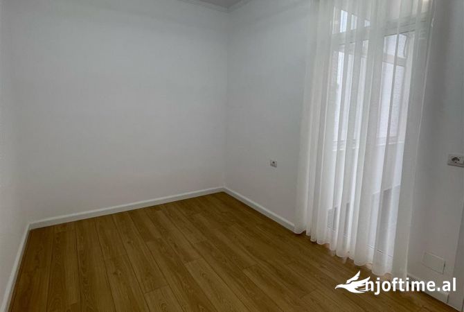 Shtepi ne shitje Apartament ne Tirane, 2+1, Mobilimi E mobiluar, Pagesa 150,000  Euro.