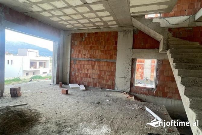 Shtepi ne shitje Apartament ne Tirane, 4+1, Mobilimi Bosh, pa mobiluar, Pagesa 540,000  Euro.