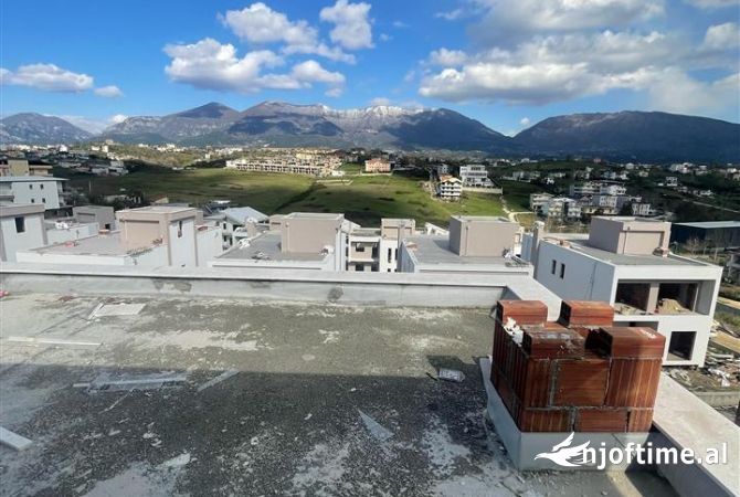 Shtepi ne shitje Apartament ne Tirane, 4+1, Mobilimi Bosh, pa mobiluar, Pagesa 540,000  Euro.