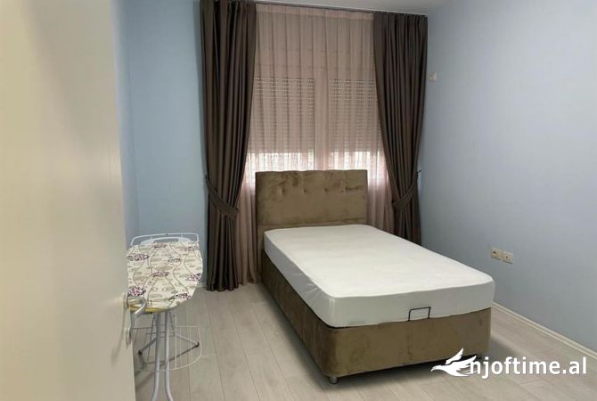 Shtepi me qera Apartament ne Tirane, 3+1, Mobilimi E mobiluar, Pagesa 1,100  Euro.
