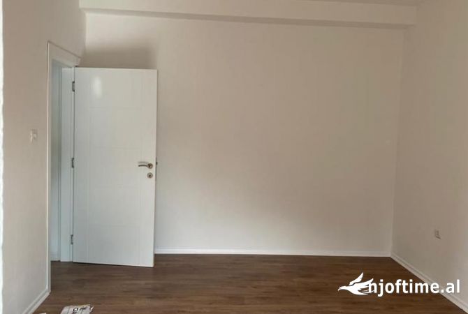 Ambient biznesi me qera 3+1 ne Tirane - 750 Euro