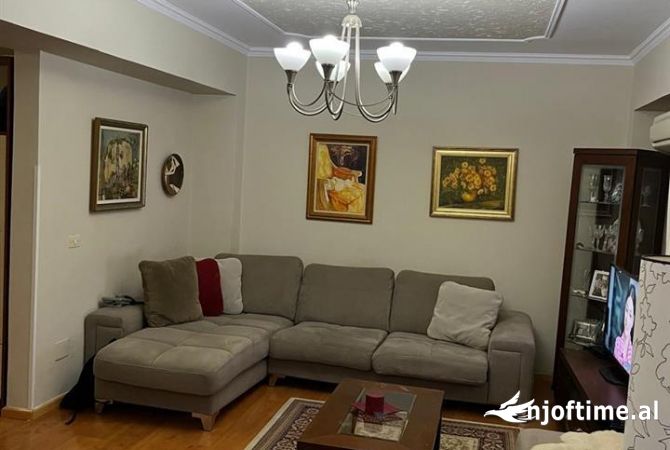 Shtepi me qera 2+1 ne Tirane - 800 Euro