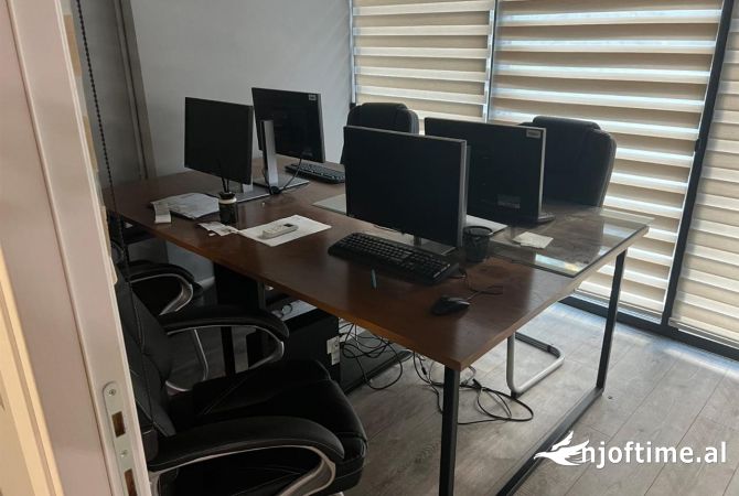 Ambient biznesi me qera 3+1 ne Tirane - 1,700 Euro