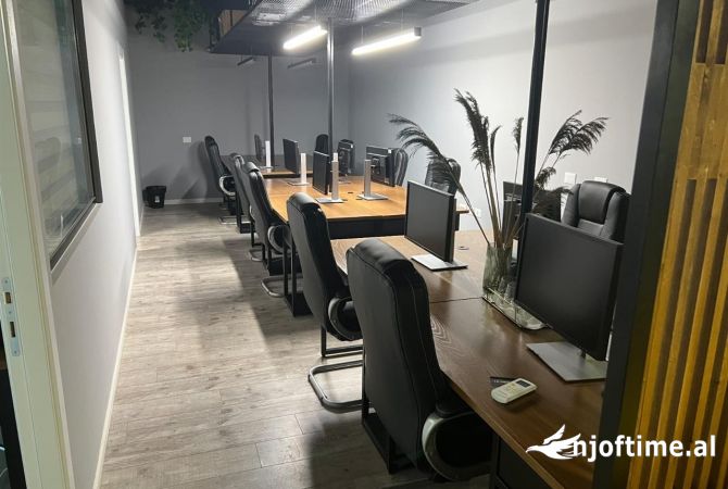 Ambient biznesi me qera 3+1 ne Tirane - 1,700 Euro