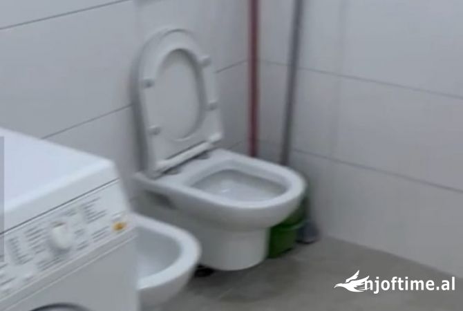 Shtepi ne shitje Apartament ne Tirane, 1+1, Mobilimi E mobiluar, Pagesa 95,000  Euro.