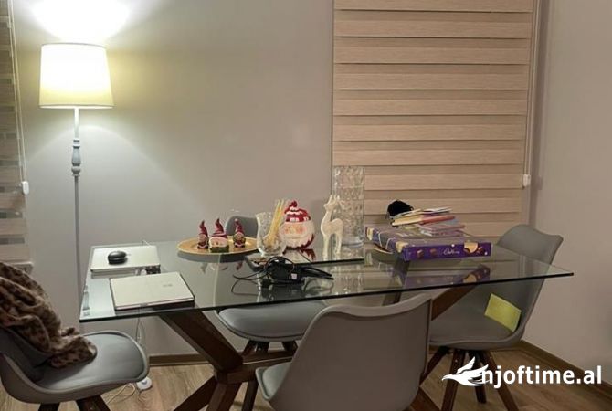 Shtepi me qera Apartament ne Tirane, 2+1, Mobilimi E mobiluar, Pagesa 800  Euro.