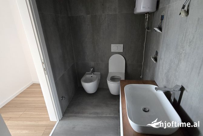 🛎️AMBIENT BIZNESI 2+1 PER TE LAKE VIEW LIQENI🛎️