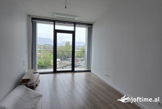 🛎️AMBIENT BIZNESI 2+1 PER TE LAKE VIEW LIQENI🛎️