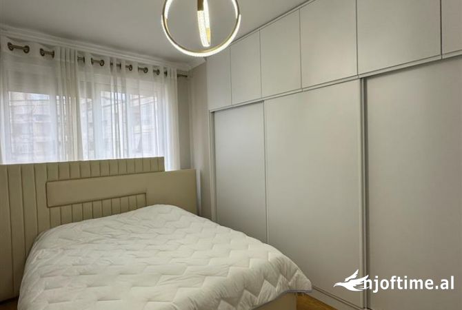Shtepi ne shitje Apartament ne Tirane, 2+1, Mobilimi E mobiluar, Pagesa 140,000  Euro.