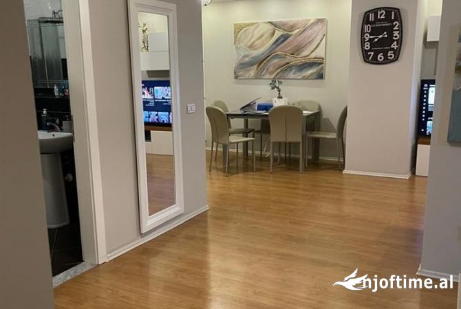 Shtepi ne shitje Apartament ne Tirane, 2+1, Mobilimi E mobiluar, Pagesa 140,000  Euro.