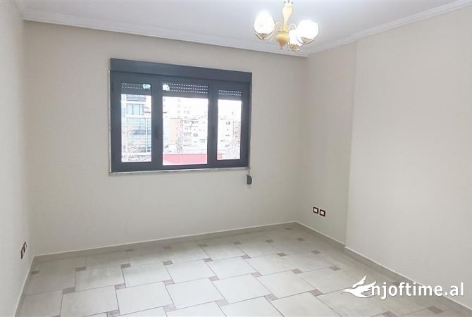 Ambient biznesi 3+1 per qera ne qender