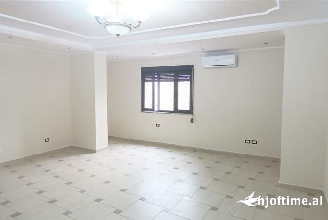 Ambient biznesi me qera 3+1 ne Tirane - 1,100 Euro