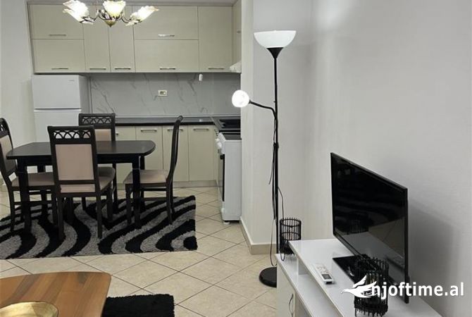 Shtepi me qera Apartament ne Tirane, 2+1, Mobilimi E mobiluar, Pagesa 700  Euro.