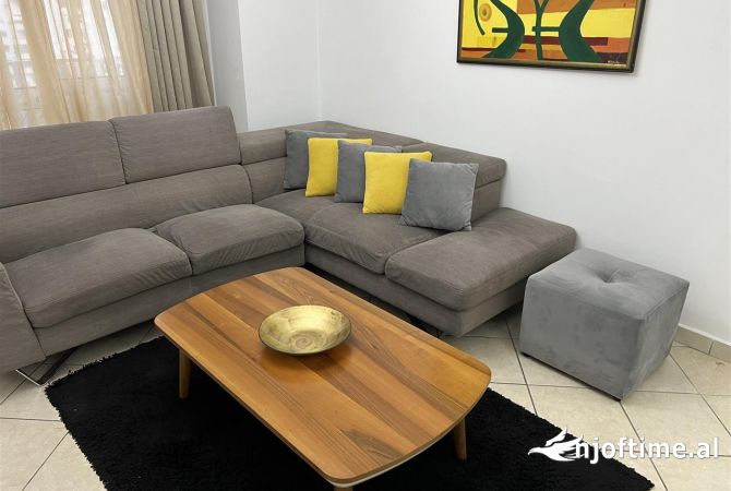 Shtepi me qera Apartament ne Tirane, 2+1, Mobilimi E mobiluar, Pagesa 700  Euro.