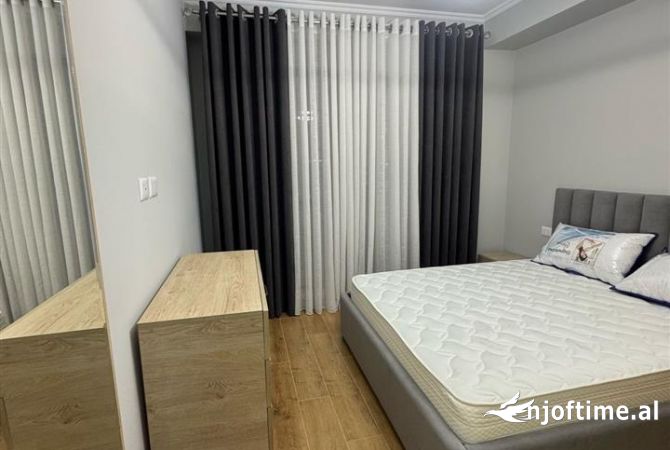 Shtepi me qera Apartament ne Tirane, 2+1, Mobilimi E mobiluar, Pagesa 700  Euro.