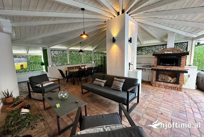 Shtepi ne shitje Penthose(kati i fundit panoramik) ne Durres, 3+1, Mobilimi E mobiluar, Pagesa 2,550,000  Euro.