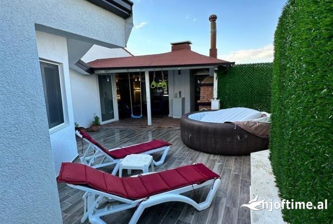 Shtepi ne shitje Penthose(kati i fundit panoramik) ne Durres, 3+1, Mobilimi E mobiluar, Pagesa 2,550,000  Euro.